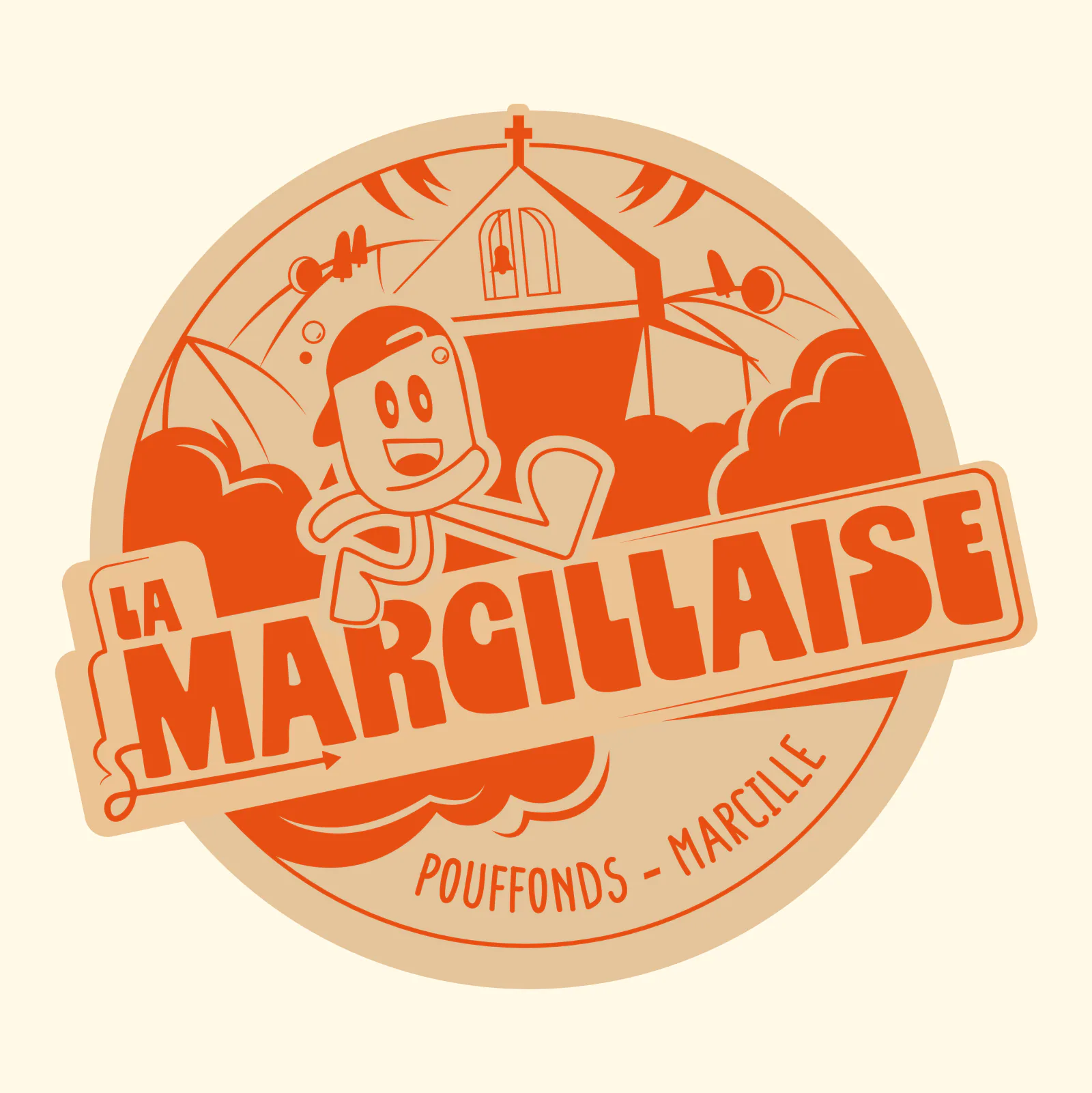 Croquis de la médaille La Marcillaise en orange sur beige : la mascotte à casquette court devant l’église, au-dessus d’une banderole au nom de la course.