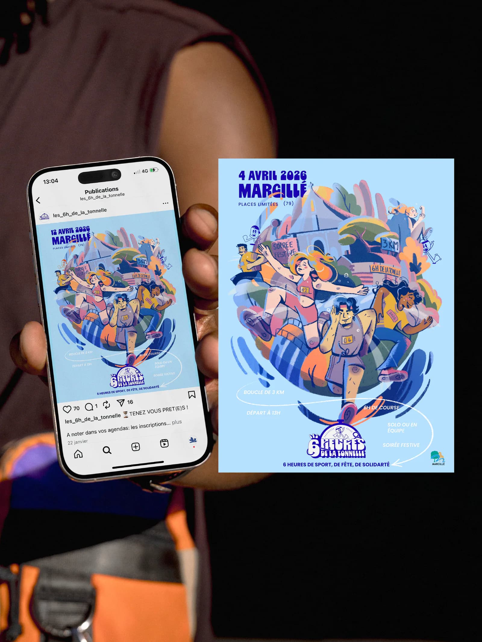 Maquette de l’affiche des 6 Heures de la Tonnelle : une main tient un téléphone ouvert sur la publication Instagram, à côté de l’affiche imprimée.